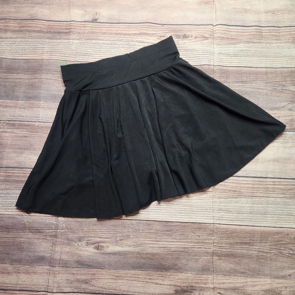 ⭐️ Shein Black Textured Skort Skirt